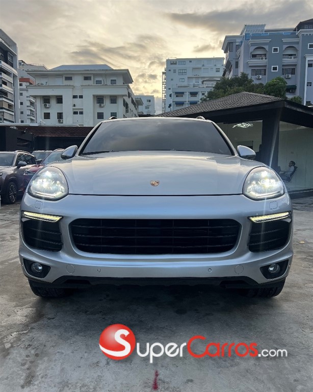 2017 Porsche Cayenne Platinum Edition — foto 2 / 9