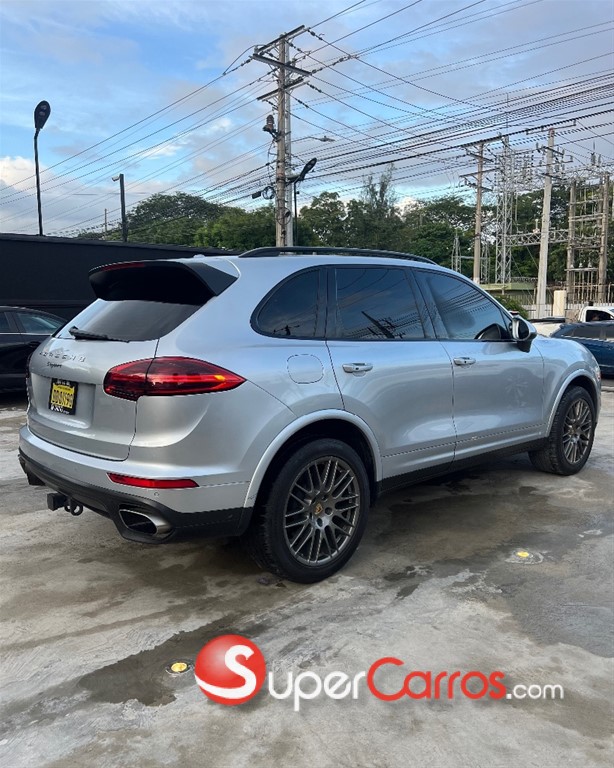 2017 Porsche Cayenne Platinum Edition — foto 4 / 9