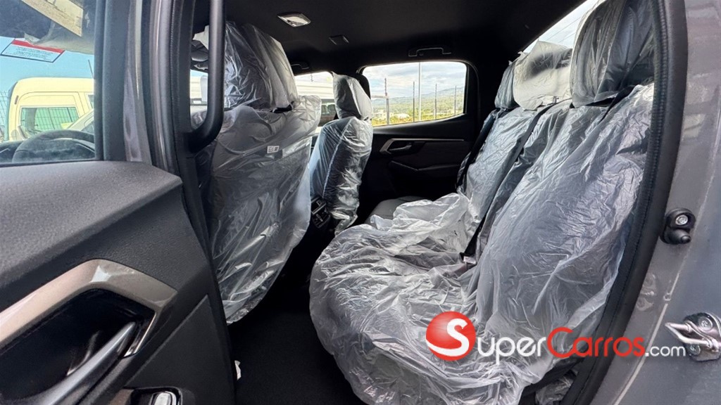 2027 Isuzu DMAX LSE — foto 8 / 9