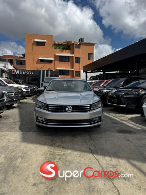 2017 Volkswagen Passat — foto 2 / 12
