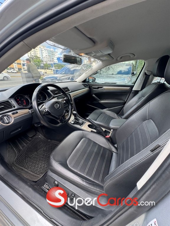 2017 Volkswagen Passat — foto 4 / 12