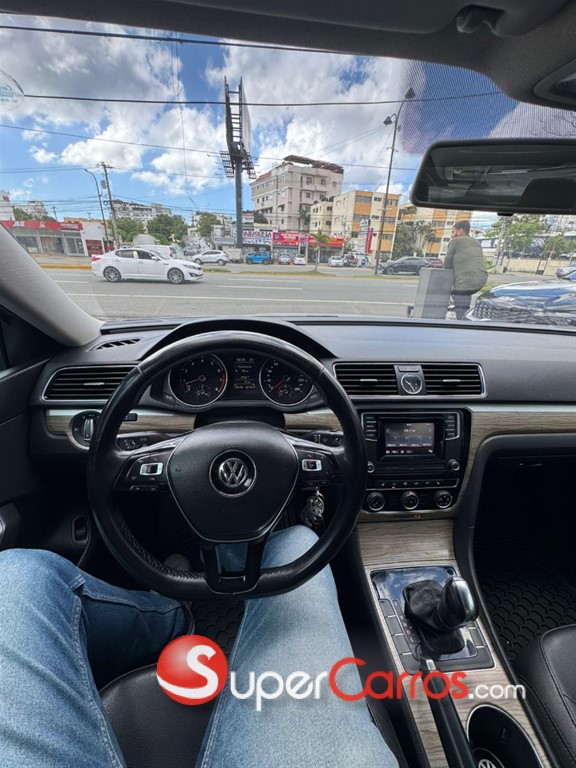 2017 Volkswagen Passat — foto 7 / 12