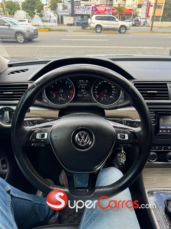 2017 Volkswagen Passat — foto 8 / 12