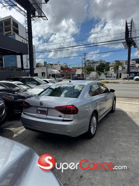 2017 Volkswagen Passat — foto 11 / 12