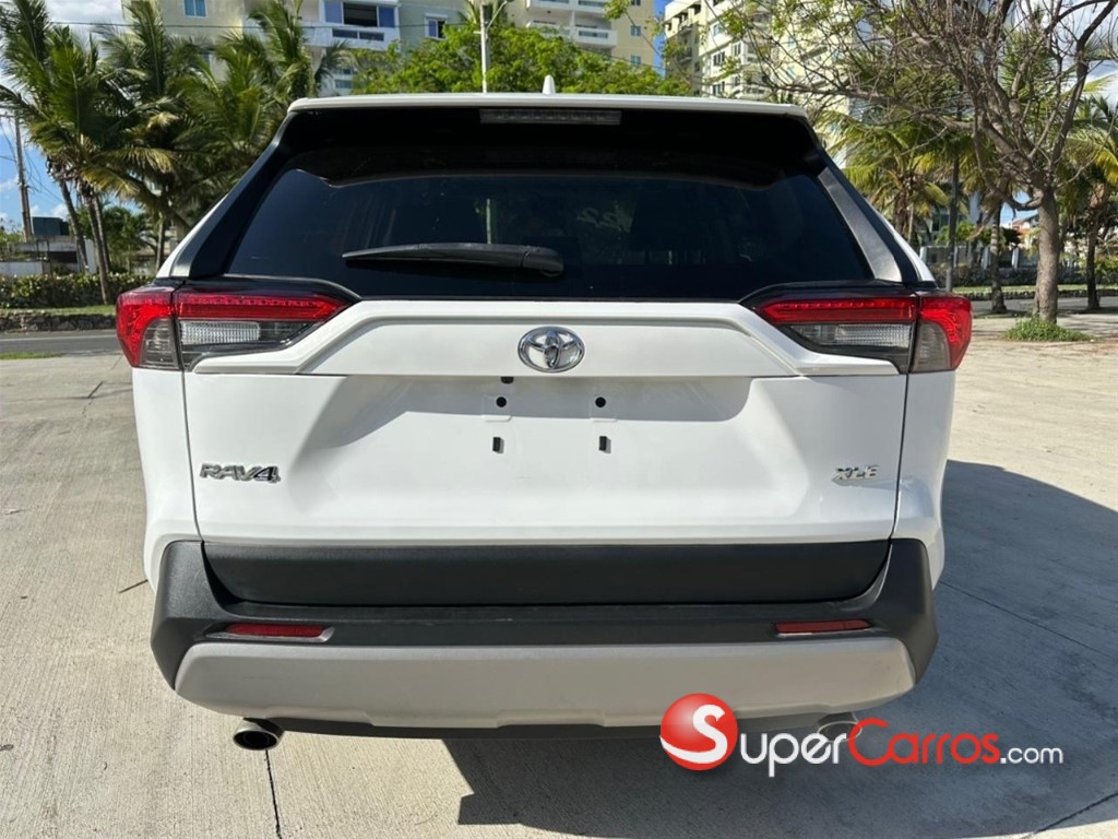 2022 Toyota RAV4 XLE — foto 6 / 12