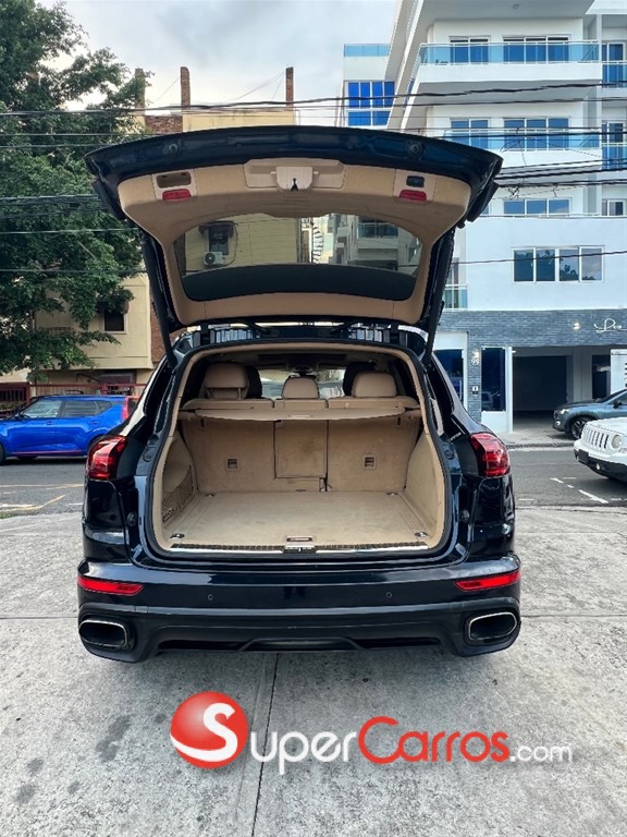 2016 Porsche Cayenne — foto 7 / 12