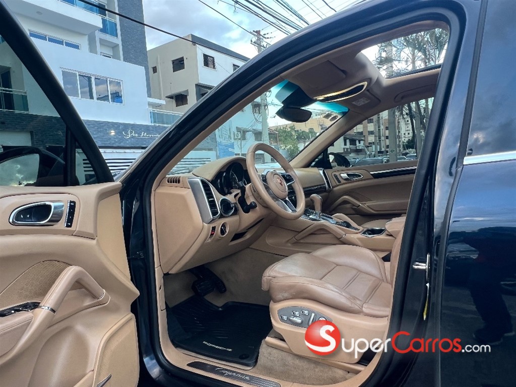 2016 Porsche Cayenne — foto 8 / 12