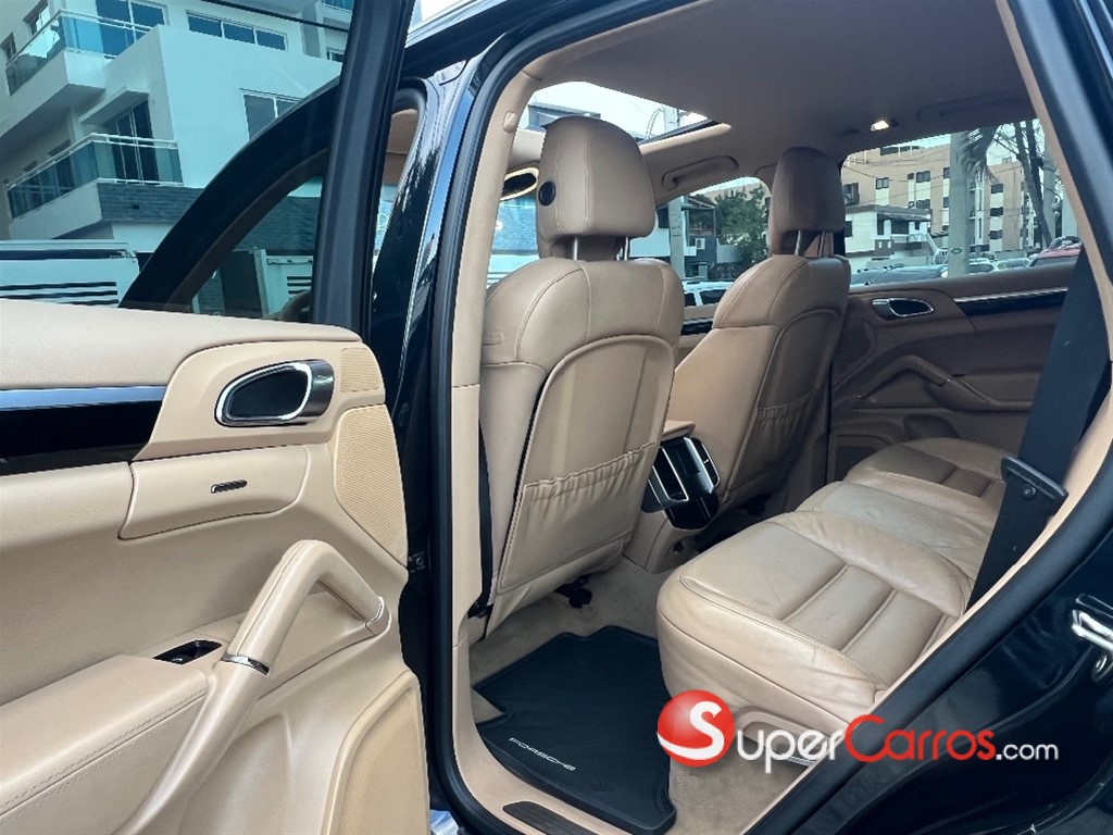 2016 Porsche Cayenne — foto 9 / 12