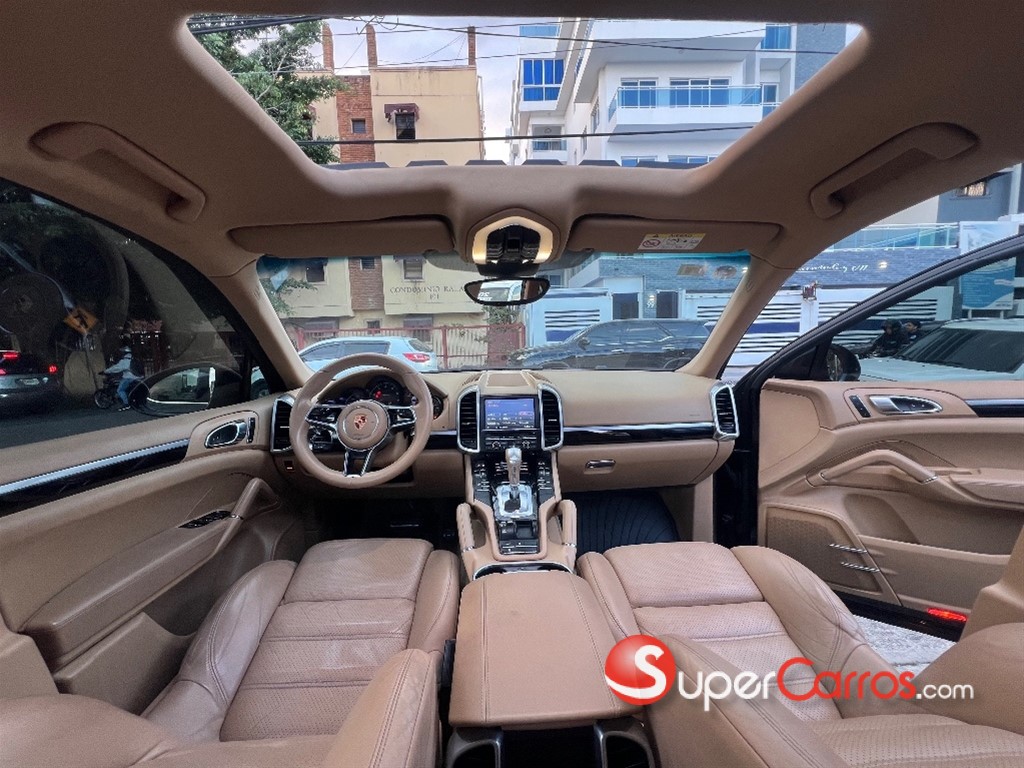 2016 Porsche Cayenne — foto 10 / 12