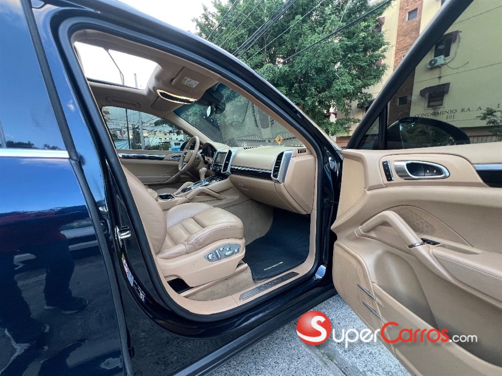 2016 Porsche Cayenne — foto 12 / 12