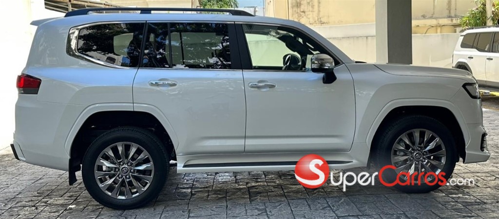 2027 Toyota Land Cruiser VXR — foto 4 / 11