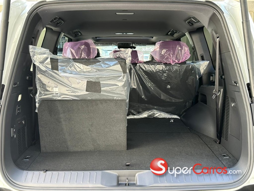 2027 Toyota Land Cruiser VXR — foto 7 / 11