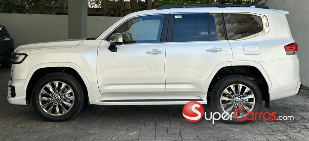 2027 Toyota Land Cruiser VXR — foto 8 / 11
