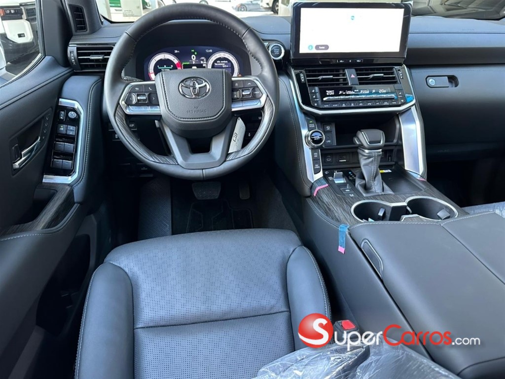 2027 Toyota Land Cruiser VXR — foto 9 / 11