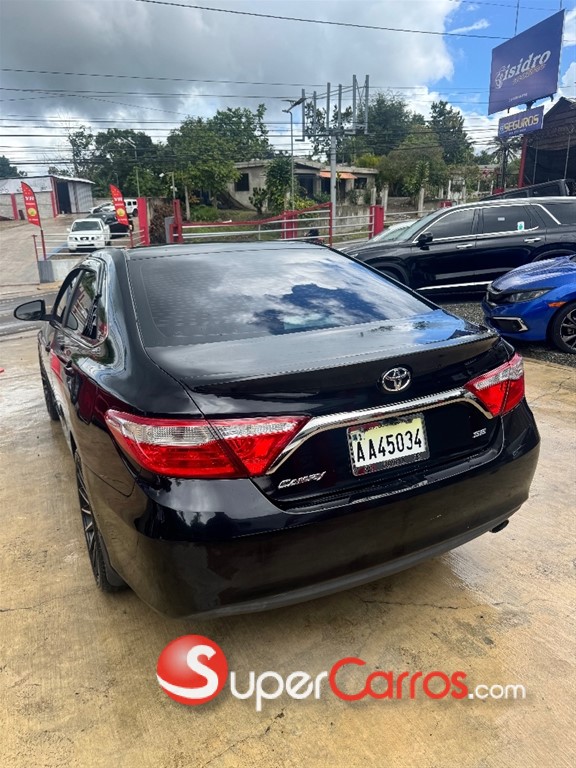 2016 Toyota Camry SE — foto 9 / 11