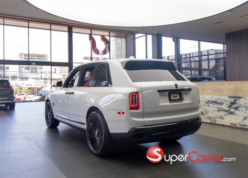 2021 Rolls Royce Cullinan — foto 3 / 11