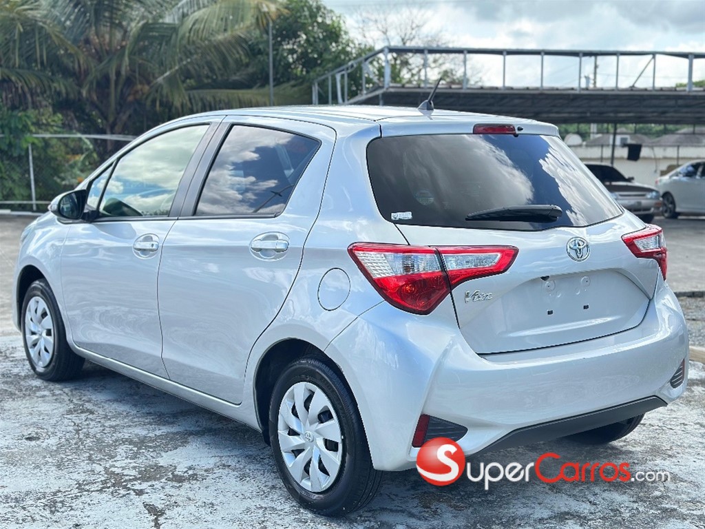 2020 Toyota VITZ — foto 6 / 11