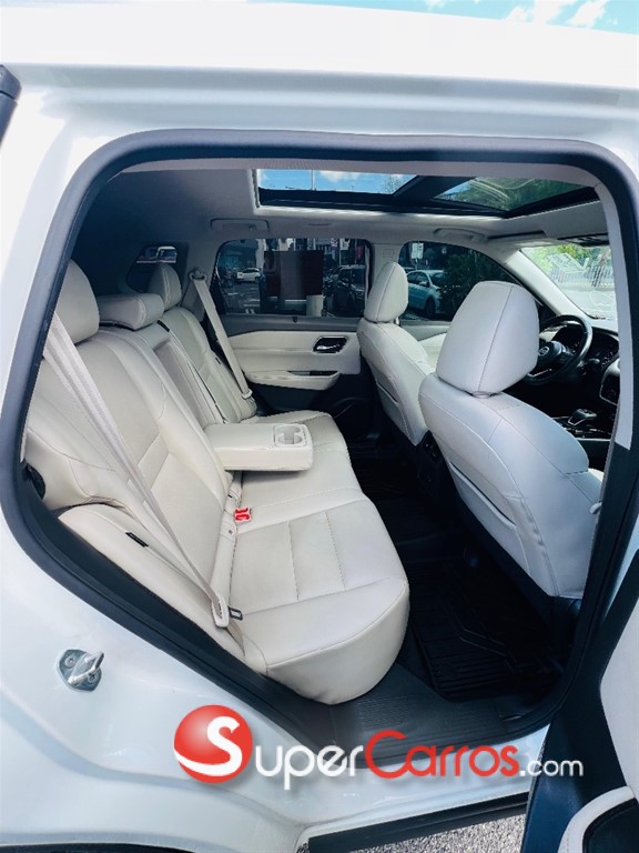 2021 Nissan Rogue SV — foto 8 / 12