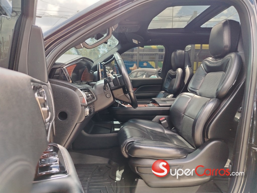 2019 Lincoln Navigator Reserve II — foto 9 / 12