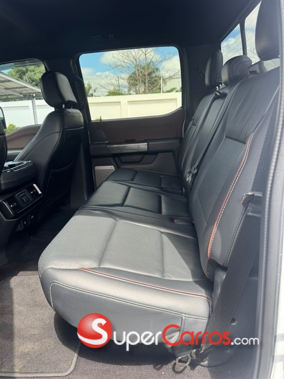 2021 Ford F 150 Lariat — foto 8 / 10