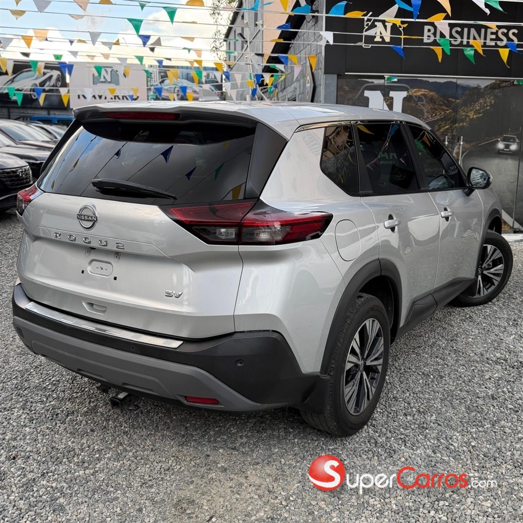 2022 Nissan Rogue SV — foto 8 / 12