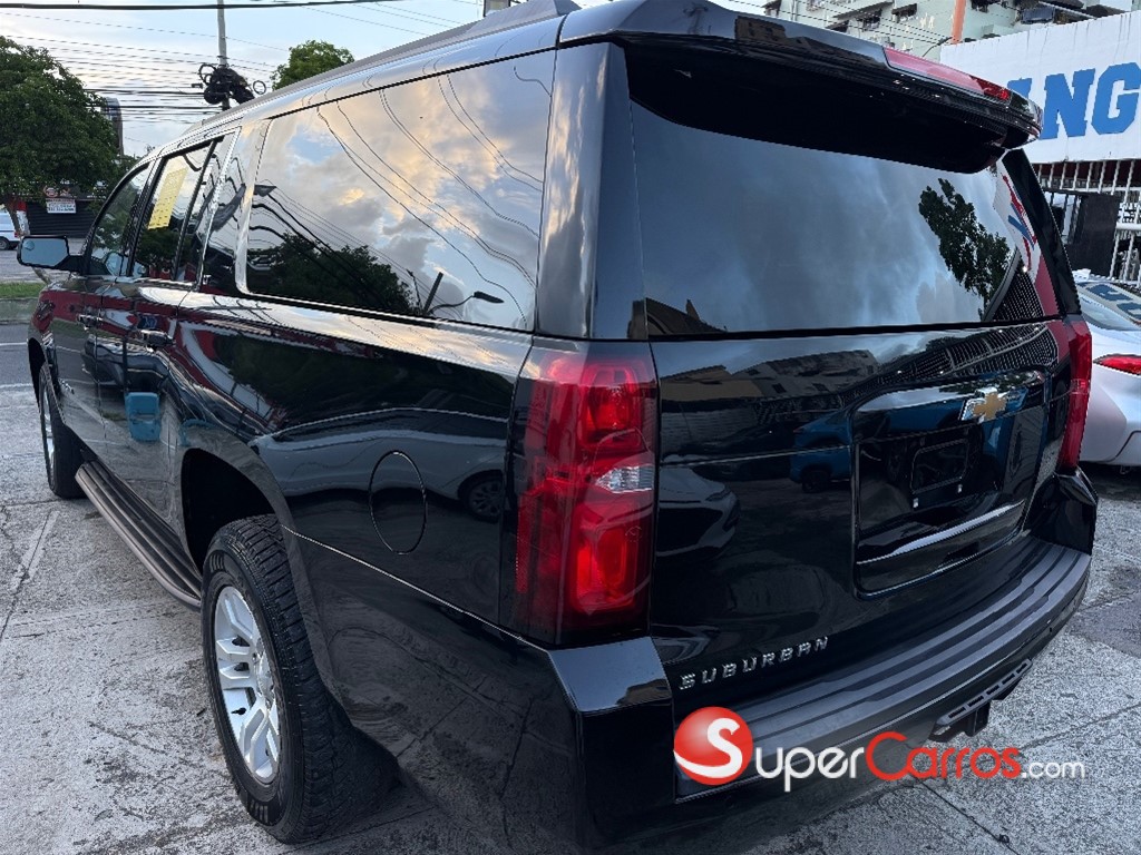 2020 Chevrolet Suburban LT — foto 3 / 12