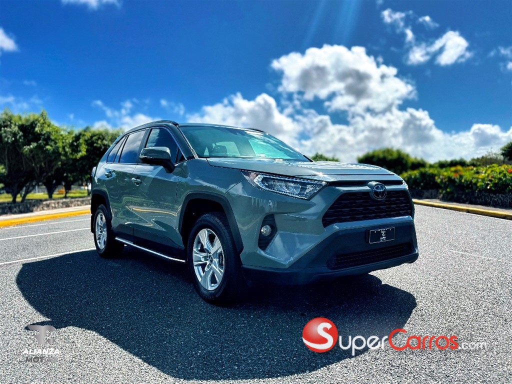 2020 Toyota RAV4 XLE — foto 2 / 12