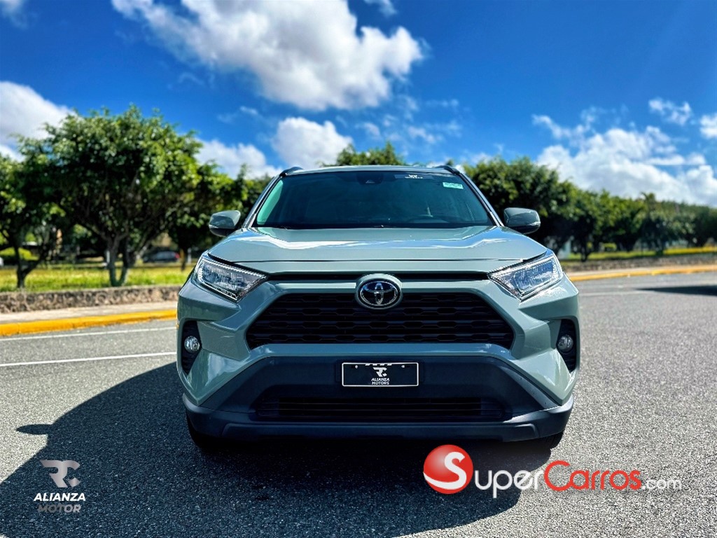 2020 Toyota RAV4 XLE — foto 3 / 12