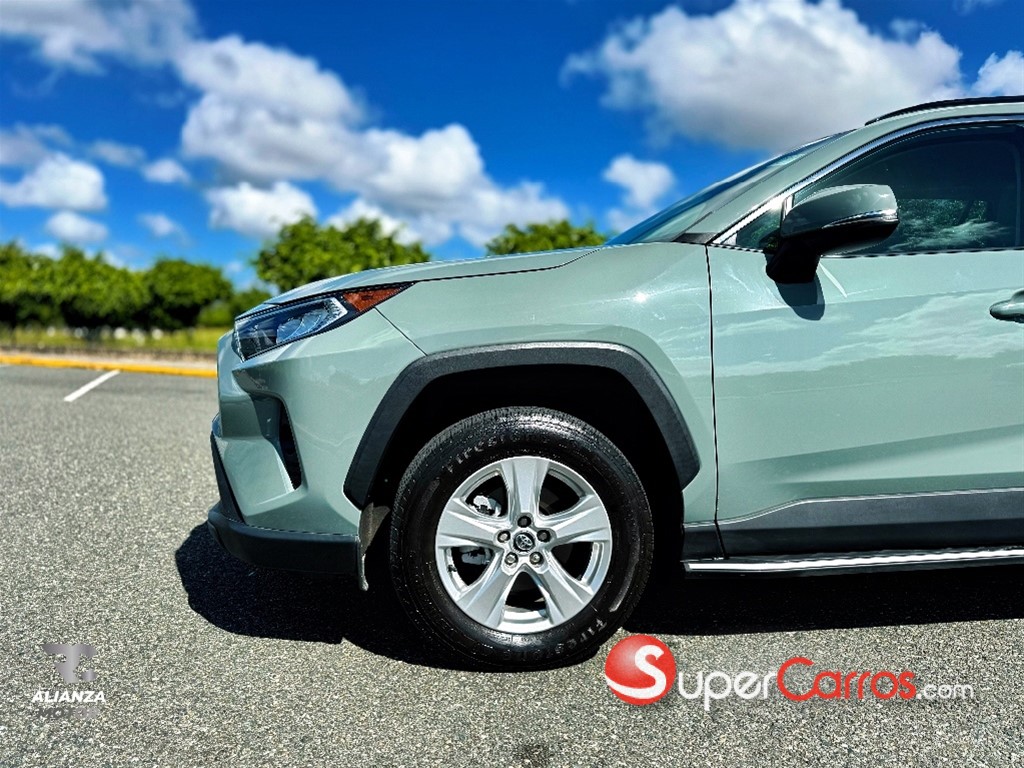 2020 Toyota RAV4 XLE — foto 6 / 12