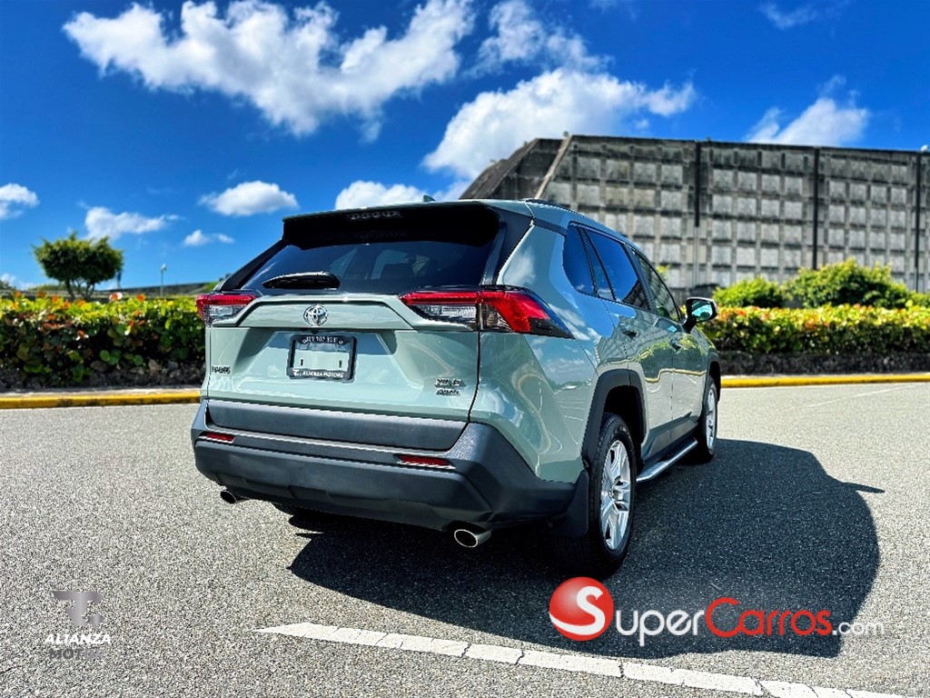 2020 Toyota RAV4 XLE — foto 9 / 12