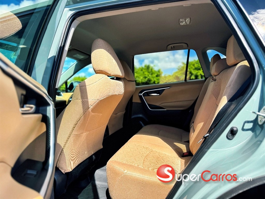 2020 Toyota RAV4 XLE — foto 11 / 12