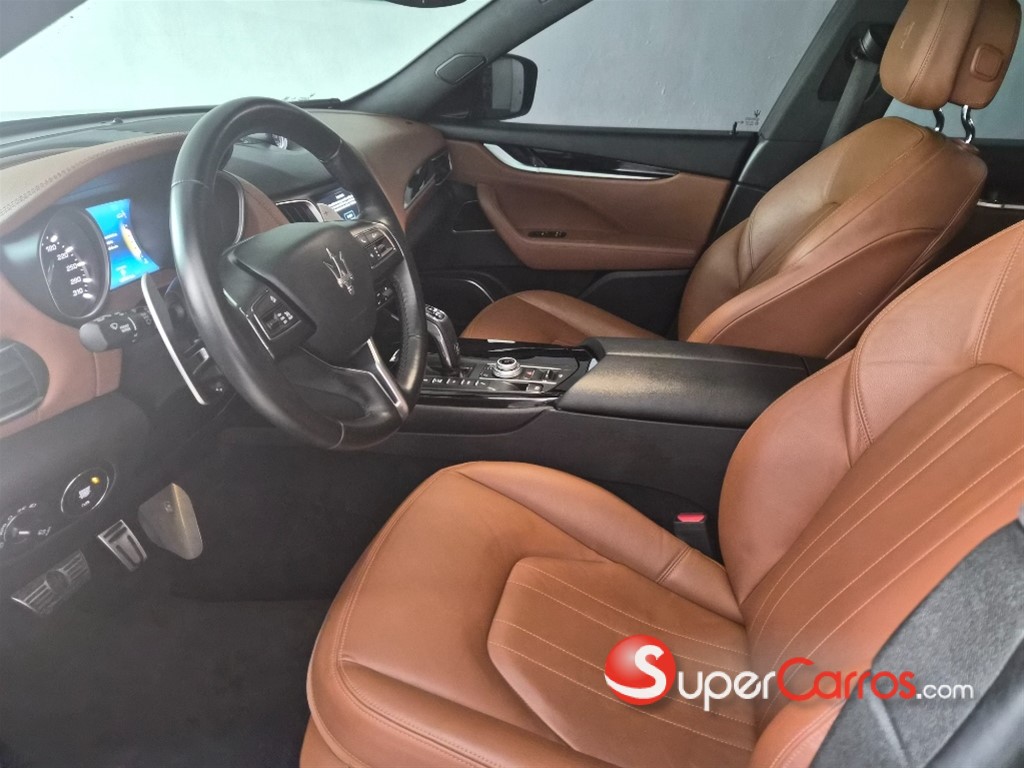 2020 Maserati Levante — foto 8 / 9