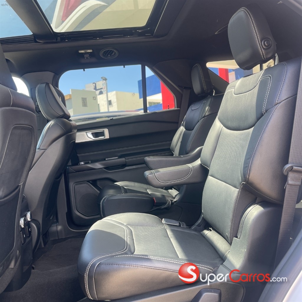 2020 Ford Explorer ST — foto 8 / 10