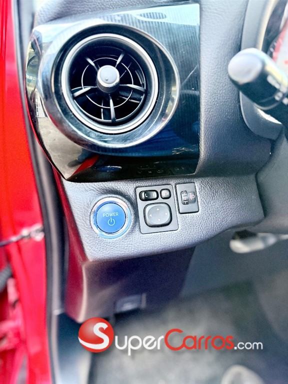 2020 Toyota VITZ — foto 6 / 12
