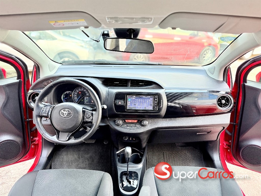2020 Toyota VITZ — foto 7 / 12