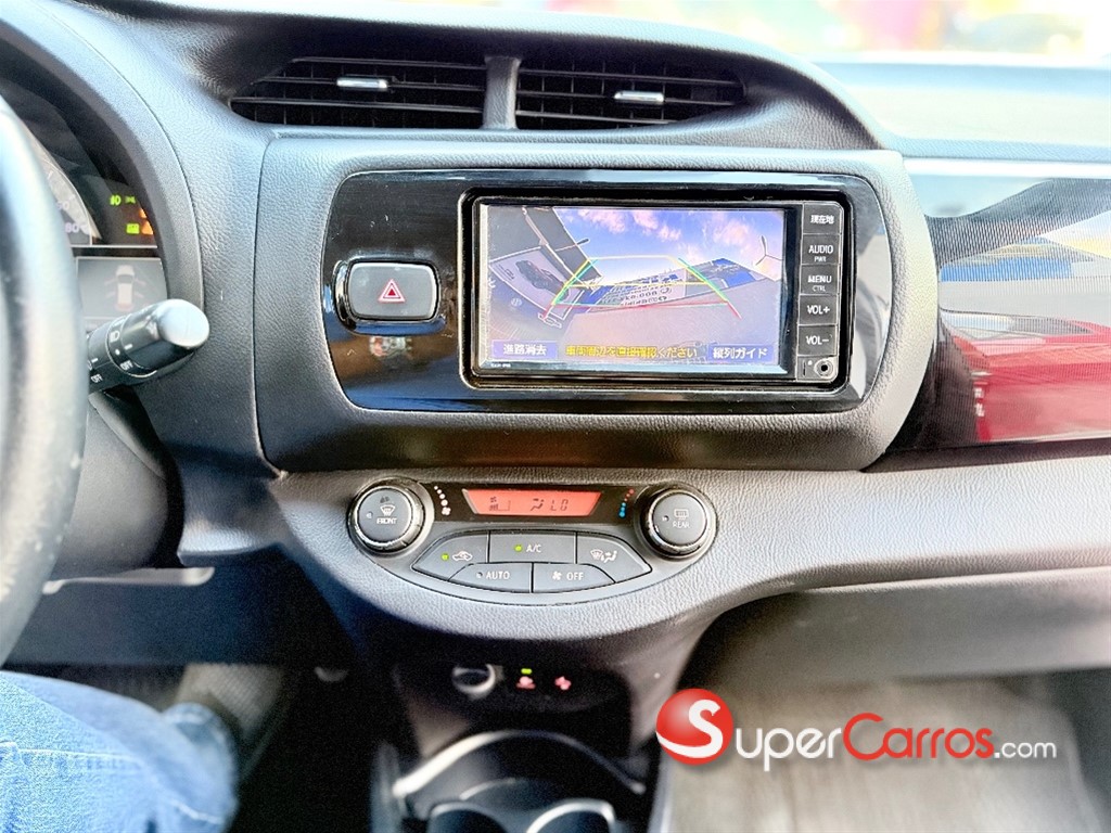 2020 Toyota VITZ — foto 8 / 12