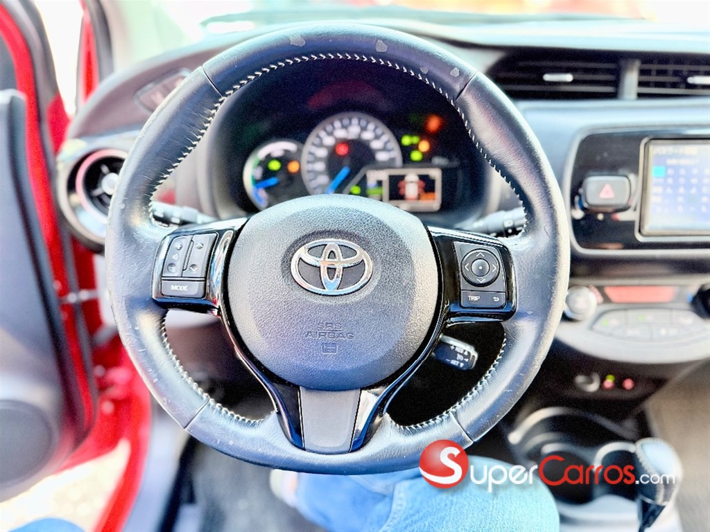 2020 Toyota VITZ — foto 9 / 12