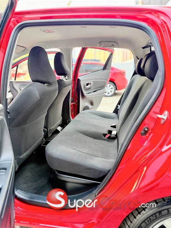 2020 Toyota VITZ — foto 10 / 12