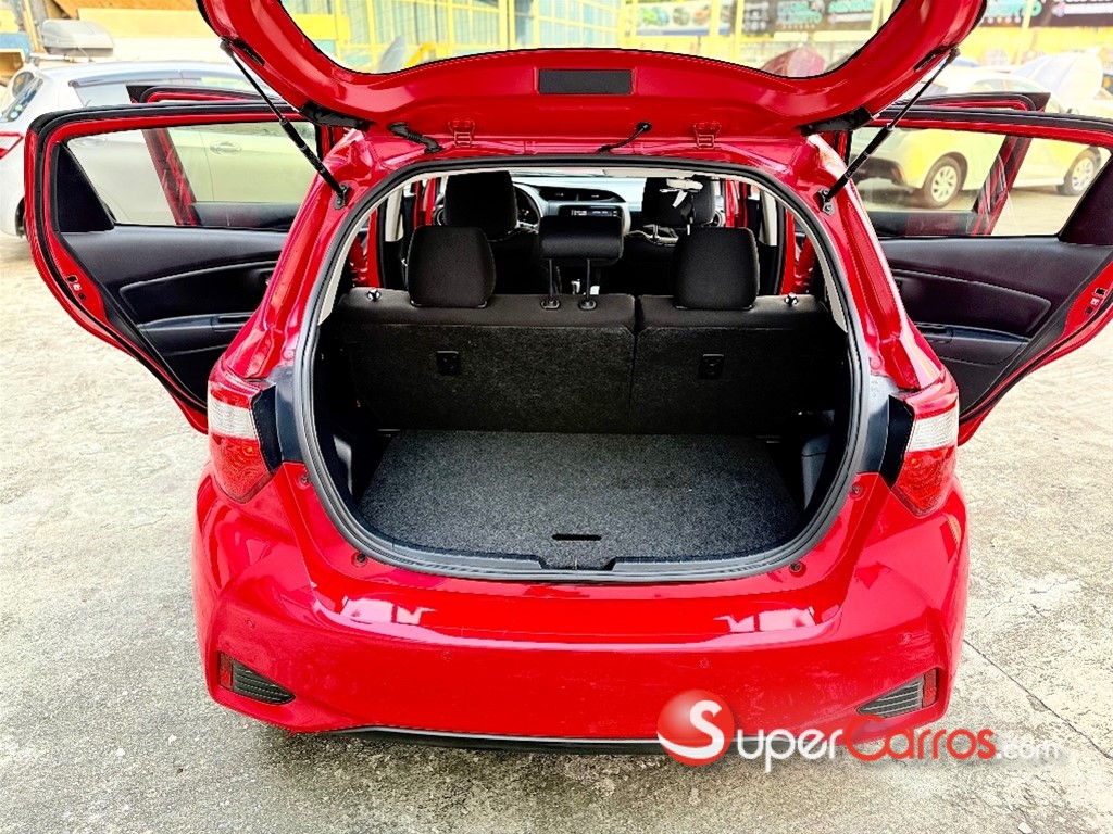 2020 Toyota VITZ — foto 11 / 12