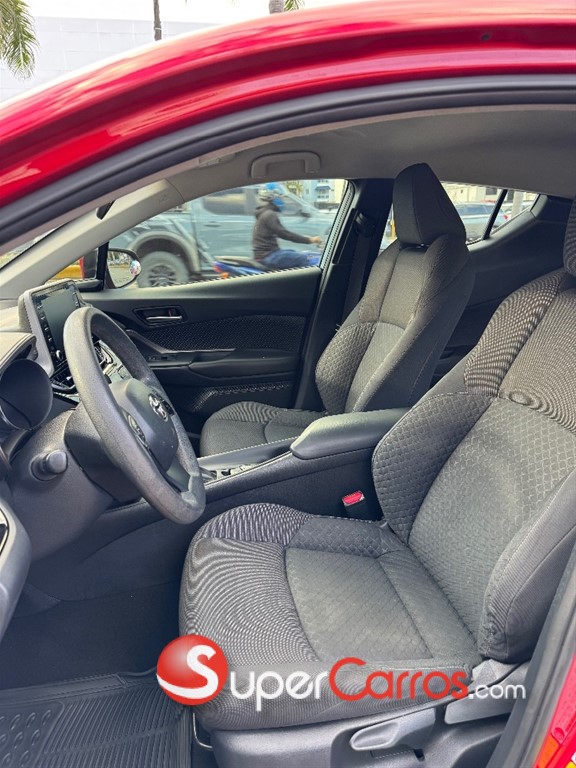 2020 Toyota C-HR — foto 7 / 10