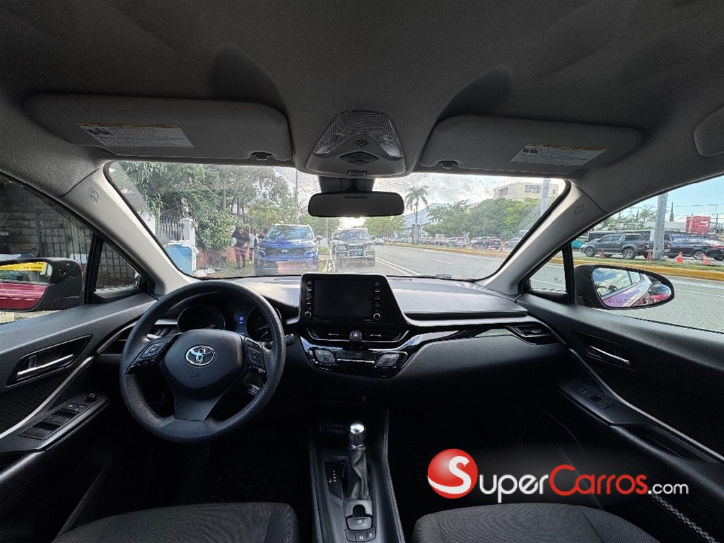 2020 Toyota C-HR — foto 8 / 10