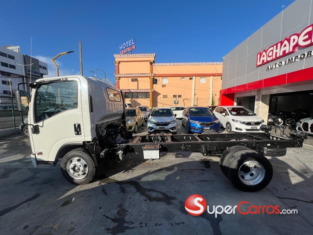 2027 Isuzu NP 14 Pies Chasis — foto 6 / 12