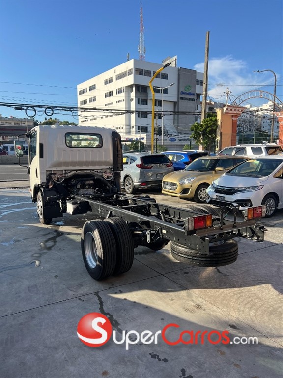2027 Isuzu NP 14 Pies Chasis — foto 7 / 12