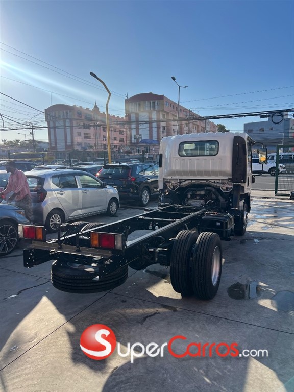 2027 Isuzu NP 14 Pies Chasis — foto 8 / 12