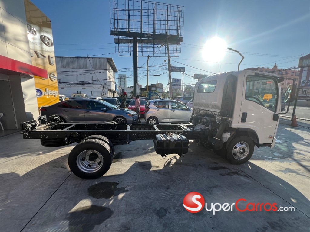 2027 Isuzu NP 14 Pies Chasis — foto 9 / 12