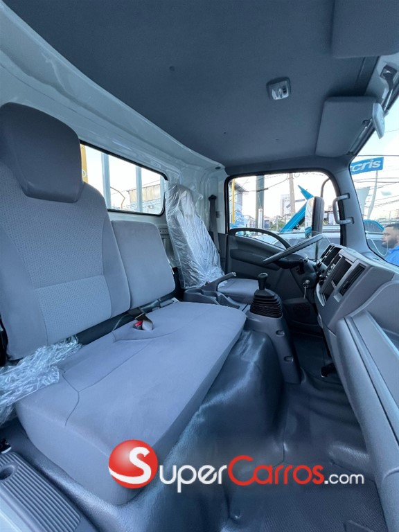 2027 Isuzu NP 14 Pies Chasis — foto 11 / 12