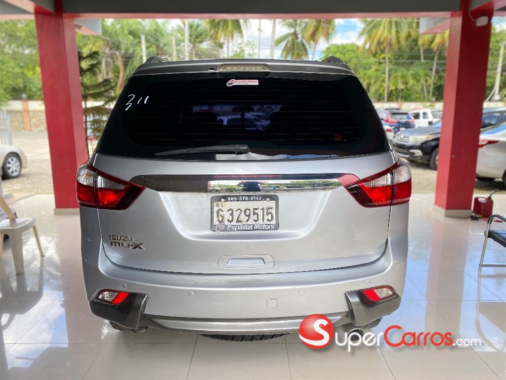 2015 Isuzu Mux — foto 8 / 12