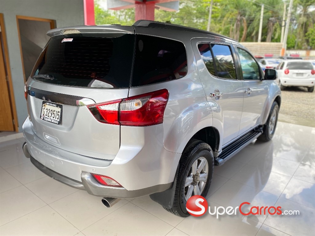2015 Isuzu Mux — foto 9 / 12