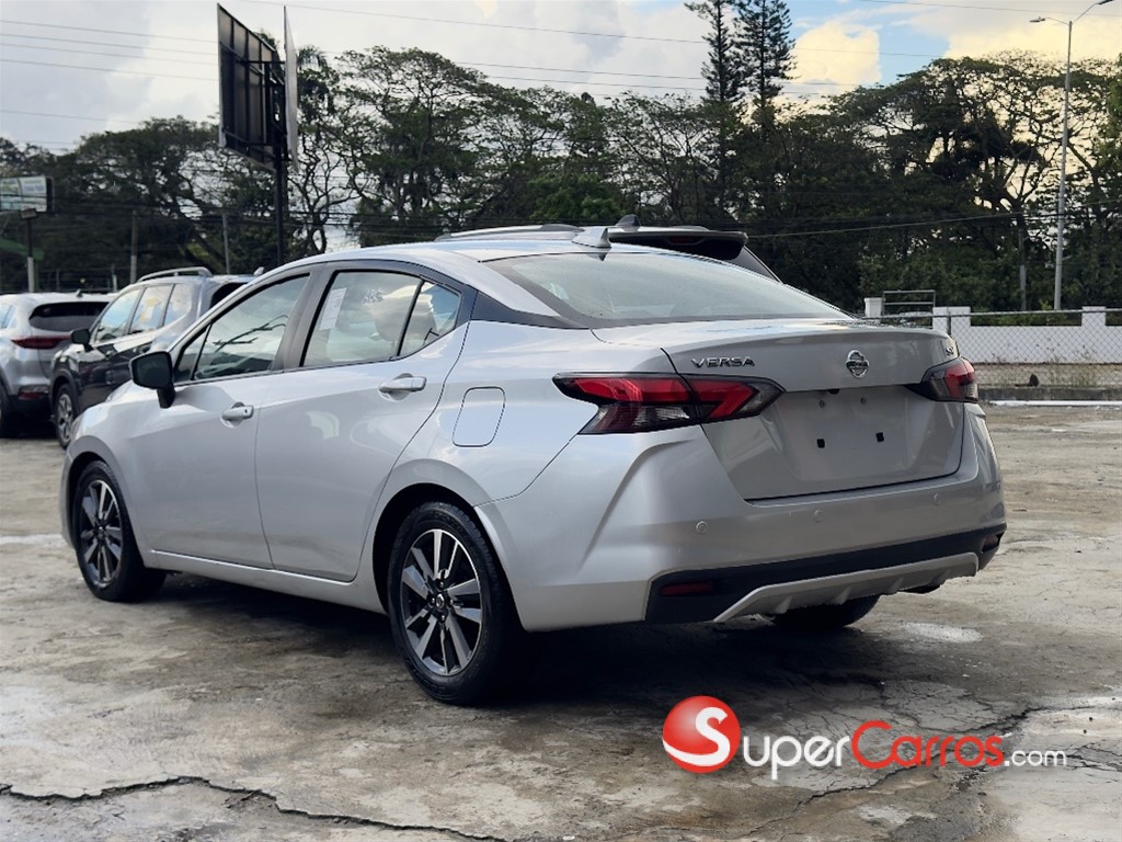 2021 Nissan Versa SV — foto 4 / 10