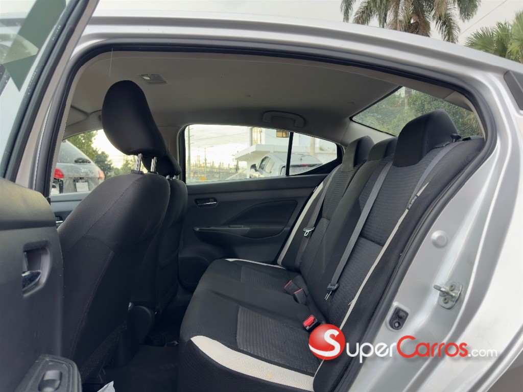 2021 Nissan Versa SV — foto 9 / 10